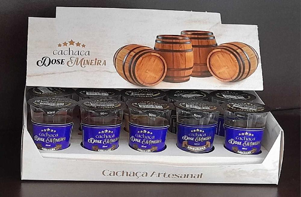 CACHACA-DOSE-MINEIRA--AMBURANA-50ML-DISPLAY-C-15-UN.