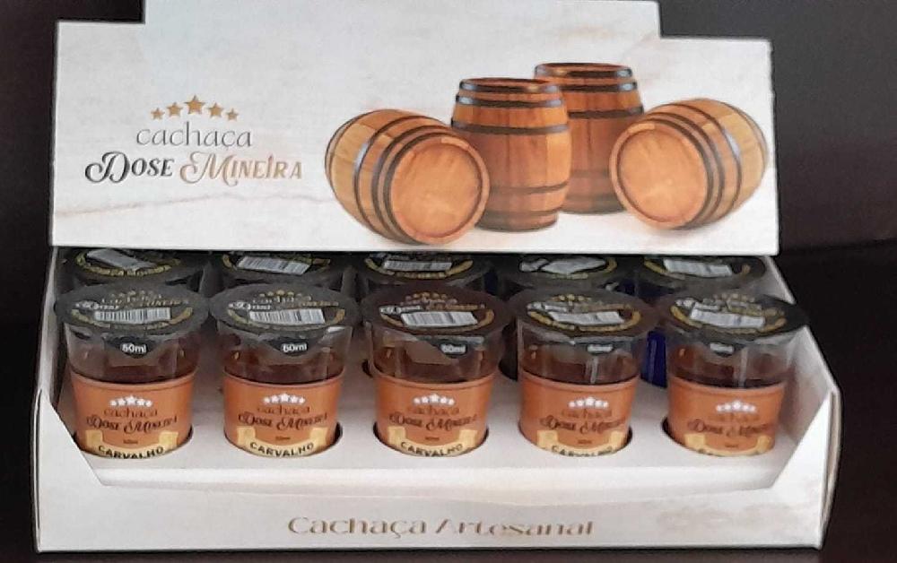 CACHACA-DOSE-MINEIRA--CARVALHO-50ML-KIT-C-15-UN