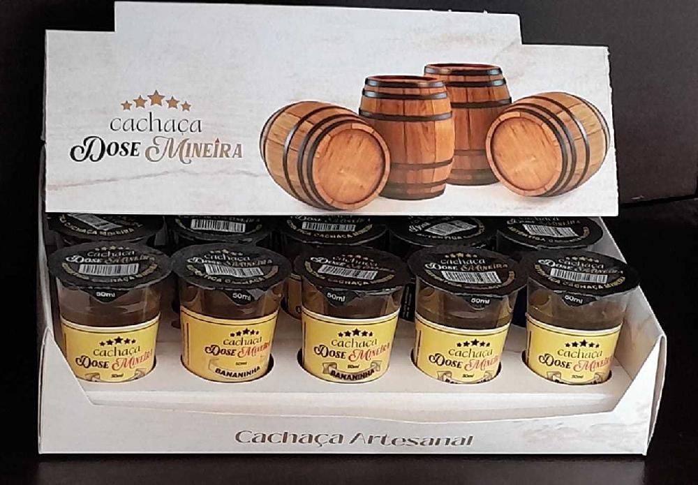 CACHACA-DOSE-MINEIRA--BANANINHA-50ML-DISPLAY-C-15-UN